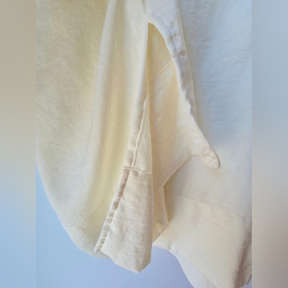 H&M Elegant Cream Butter Ivory Sleeveless Top Hi Low Satin V Neck Size 10 - Picture 5 of 6